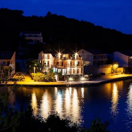 Malo Appartement Lastovo