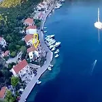 Malo *
