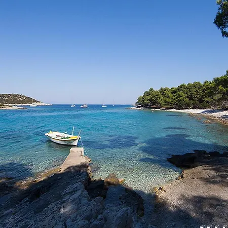 Malo Apartment Lastovo