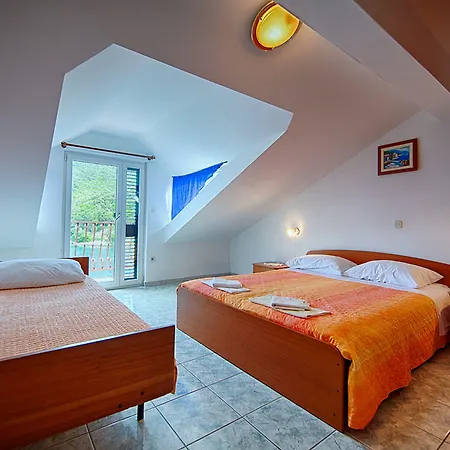 Malo Apartament Lastovo